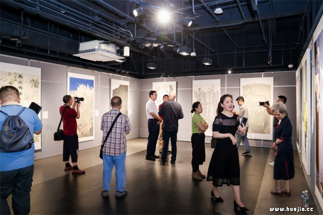 7 展览现场2.jpg 640x426