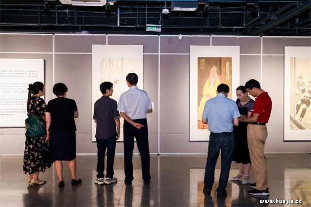 8 展览现场3.jpg 640x426